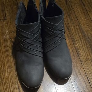 Women's SO Grey Leather Boots